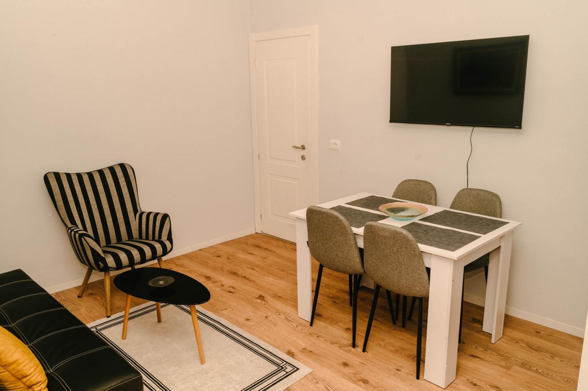 Studio Flat In Heart Of 地拉那 外观 照片