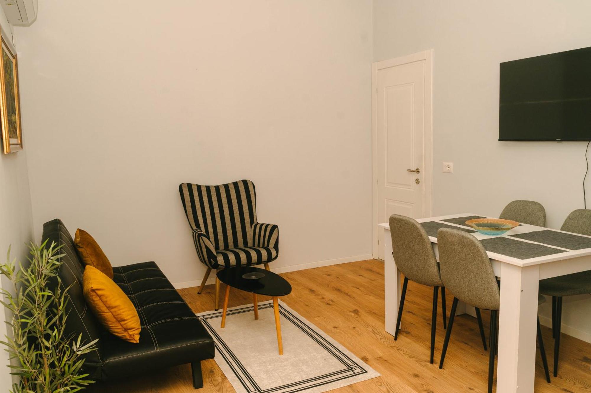 Studio Flat In Heart Of 地拉那 外观 照片