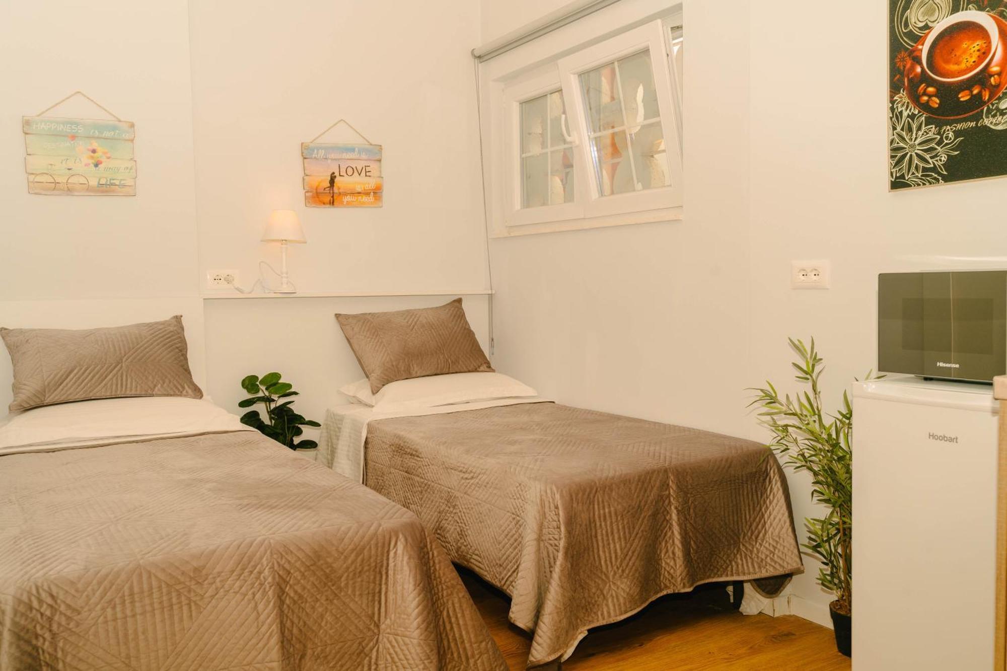 Studio Flat In Heart Of 地拉那 外观 照片
